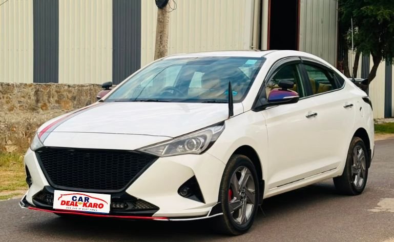 Hyundai Verna front view in Jaipur