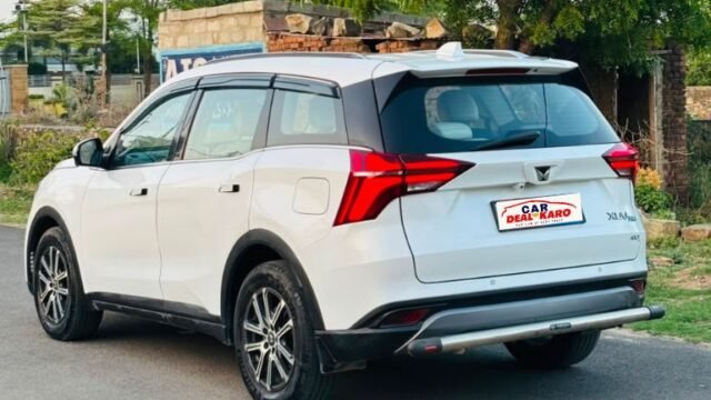 Mahindra XUV500 W9