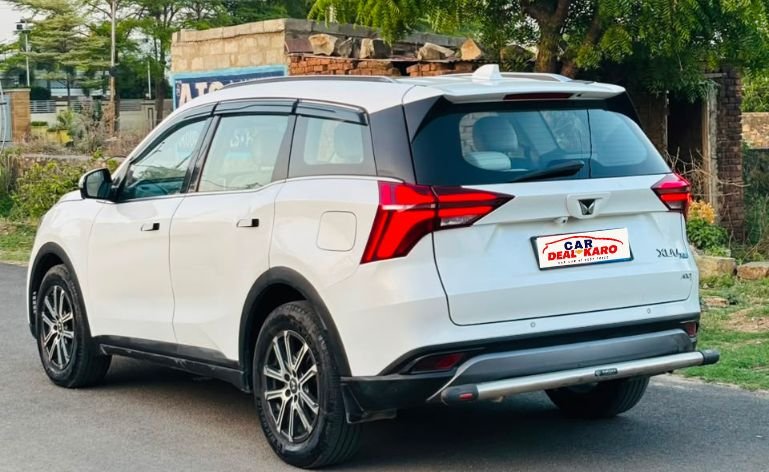 Mahindra XUV500 W9