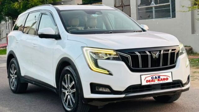 Mahindra XUV500 W9
