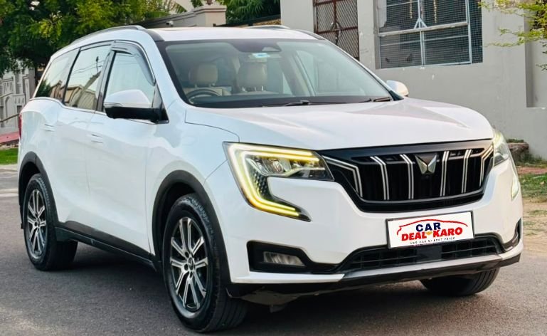 Mahindra XUV500 W9