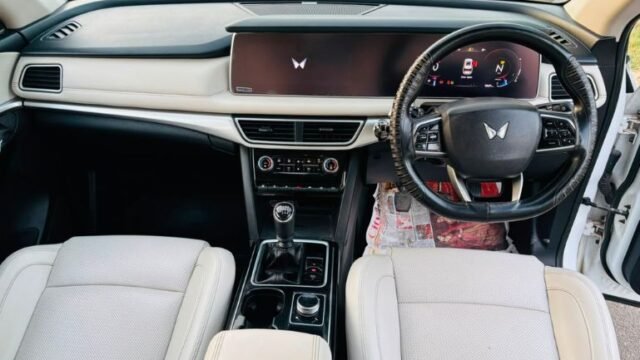 Cabin view of 2019 Mahindra XUV500 W9