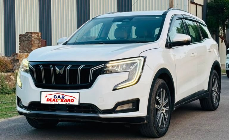 Front view of 2019 Mahindra XUV500 W9 Diesel