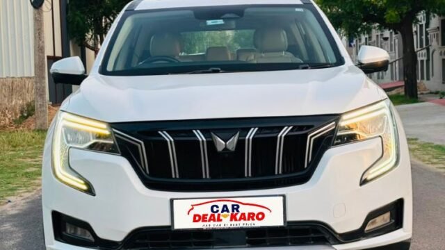 Front view of 2019 Mahindra XUV500 W9 Diesel