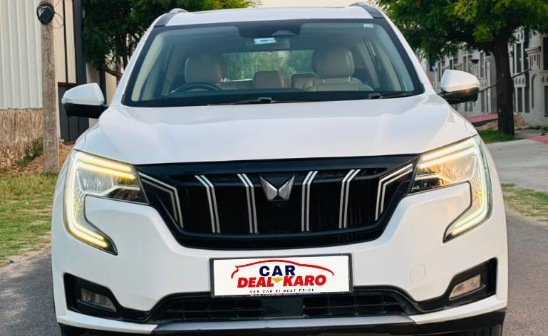 Front view of 2019 Mahindra XUV500 W9 Diesel