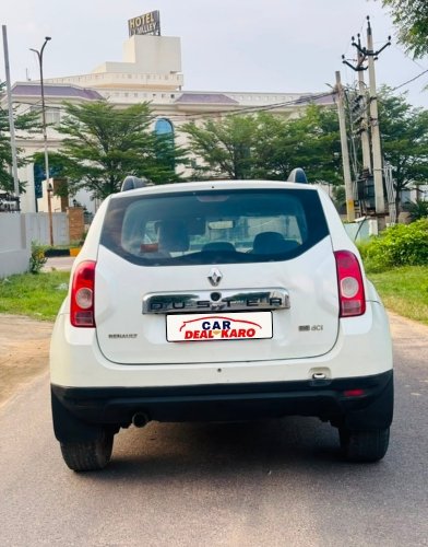 Renault Duster RXE back view