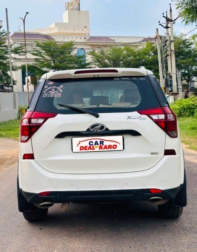 Mahindra XUV W9 FWD