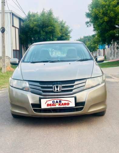 Honda City 1.5 S AT front views
