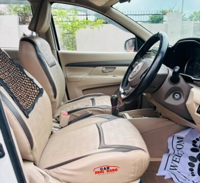 Maruti Suzuki Ertiga Smart Hybrid VXI cabin
