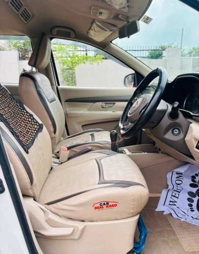 Maruti Suzuki Ertiga Smart Hybrid VXI cabin