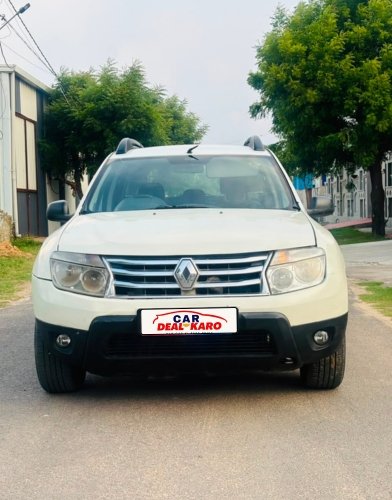 Renault Duster RXE front view