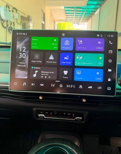 MG Windsor EV Essence Pro screen