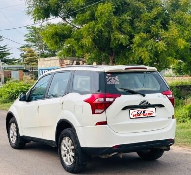 Mahindra XUV W9 FWD