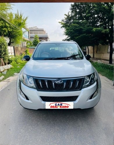 Mahindra XUV500 W6