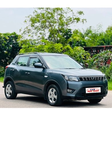 Mahindra XUV300 W6