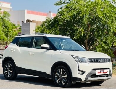 Mahindra XUV300 W8(O)
