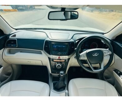 Mahindra XUV300 W8(O